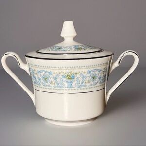 Cotton Rounds Vintage Antique delicate Holder with Lid